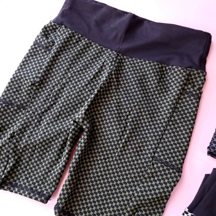 18-شلوارک ورزشی دخترانه سیملس پشت چیندار2